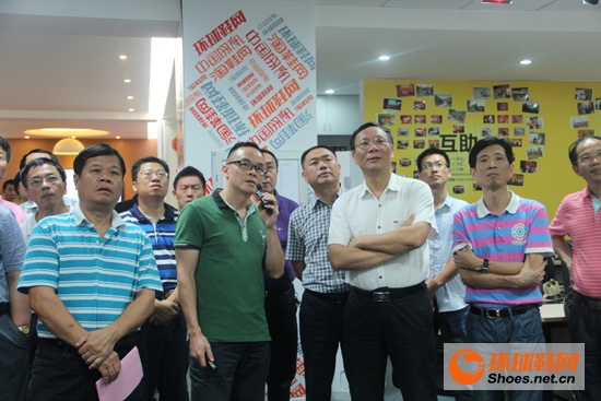 福建省環(huán)保廳副廳長(zhǎng)陳寧等領(lǐng)導(dǎo)專家一行蒞臨訊網(wǎng)科技視察 福建省環(huán)保廳副廳長(zhǎng)陳寧等領(lǐng)導(dǎo)專家一行蒞臨訊網(wǎng)科技視察